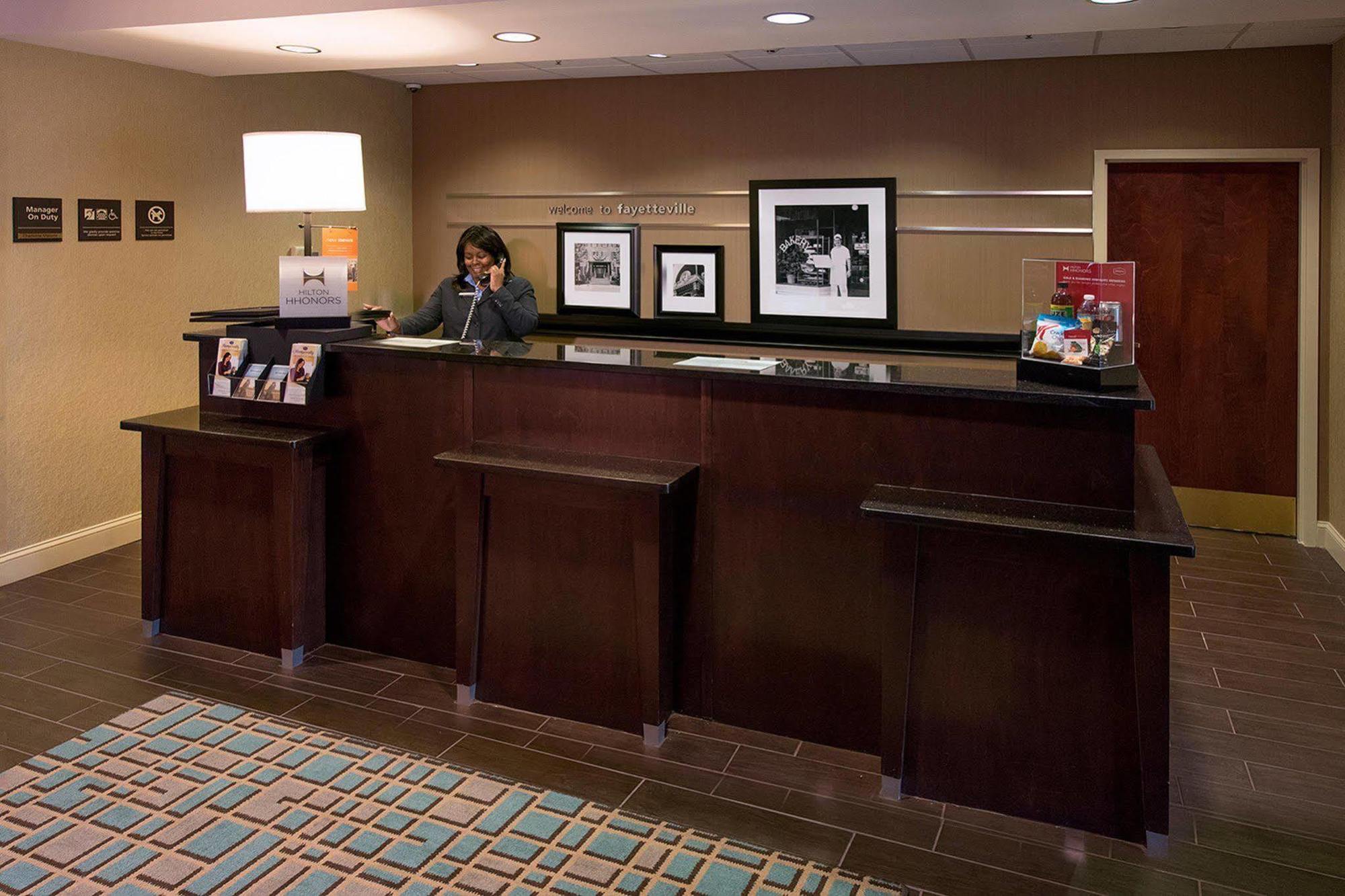 Hampton Inn פאייטוויל מראה חיצוני תמונה