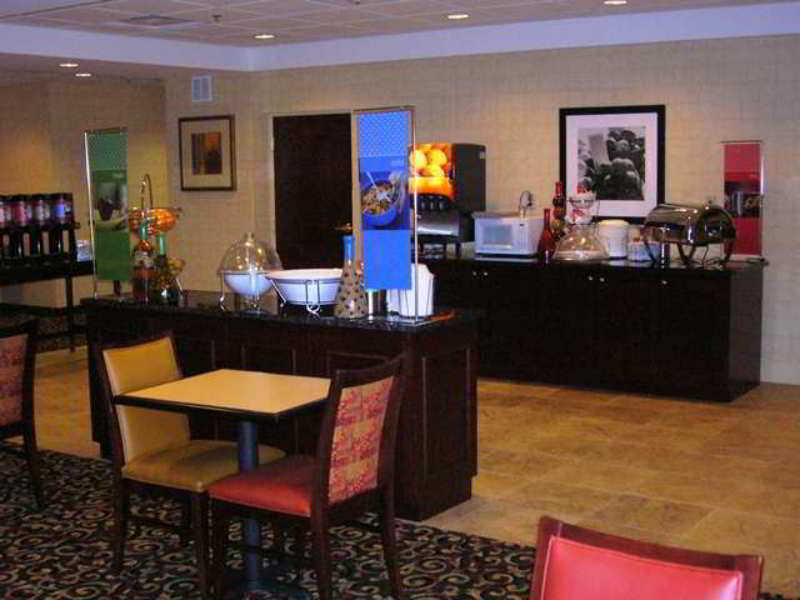 Hampton Inn פאייטוויל מסעדה תמונה